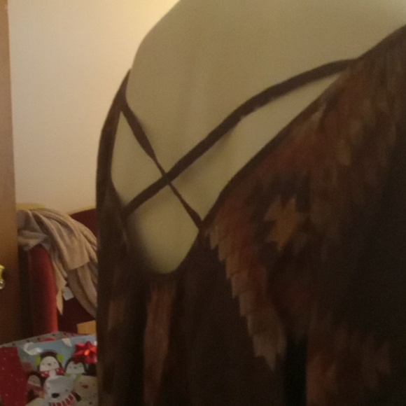 Criss-cross back dress - Picture 3 of 9